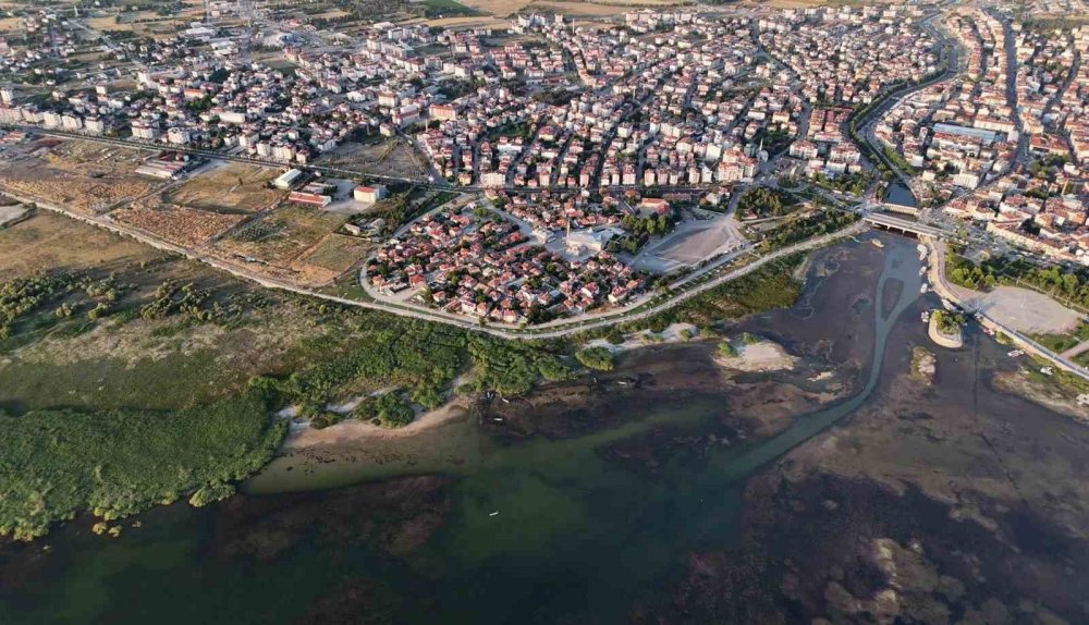Beyşehir Gölü’nde Su Seviyesi Kritik Düzeyde: Yeni Adalar ve Kara Parçaları Ortaya Çıktı