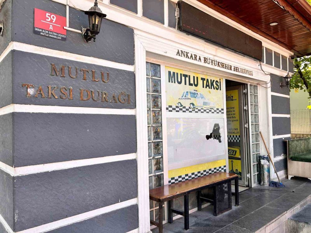 Kılıçla taksiye alınmayınca durağa gelip dehşet saçtı