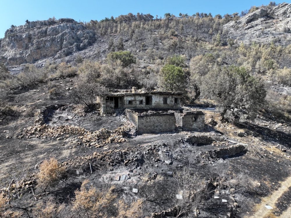 Konya da Desteğe Gitmişti: 3 Gün Süren Yangının Ardından Yürek Burkan Görüntü