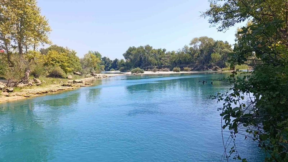 Manavgat Şelalesi'nde Su Seviyesi Düşünce Kayalıklar Ortaya Çıktı