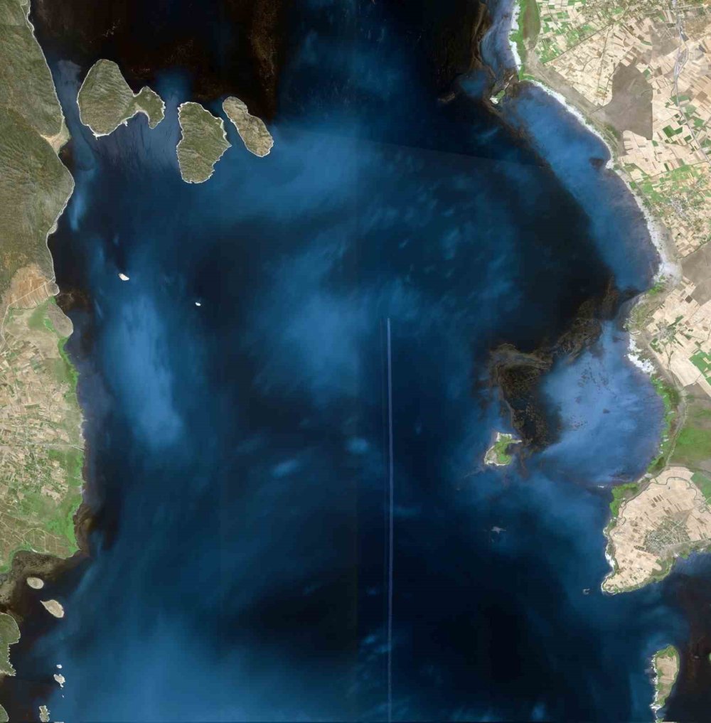 Bir uçuş, iki bakış: Türk Yıldızları’nın Beyşehir gösterisi uzaydan görüntülendi!