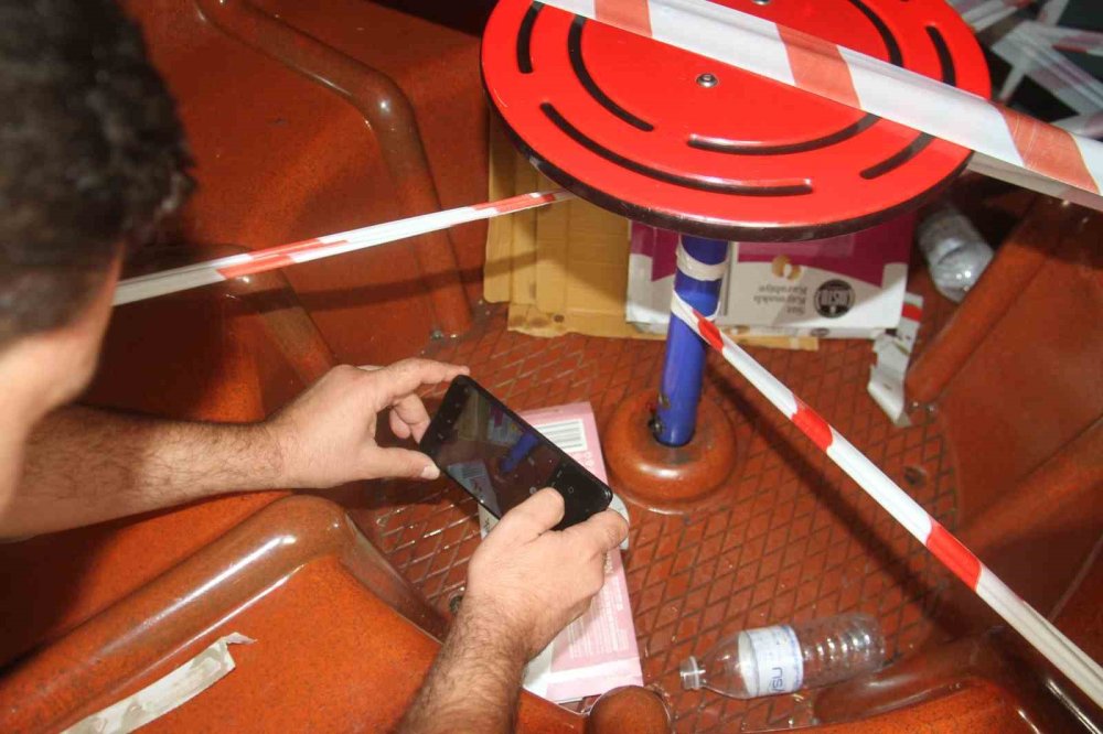 Oyun parkında acı bekleyiş: Ayağına vida saplandı