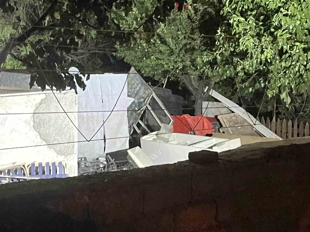 Hatıp Mahallesi’nde tüp patladı: İki arkadaş ölümden döndü