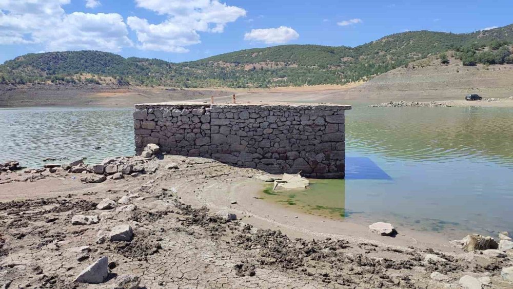 Ankara’da sular azaldı: Eski yerleşim yerleri gün yüzüne çıktı