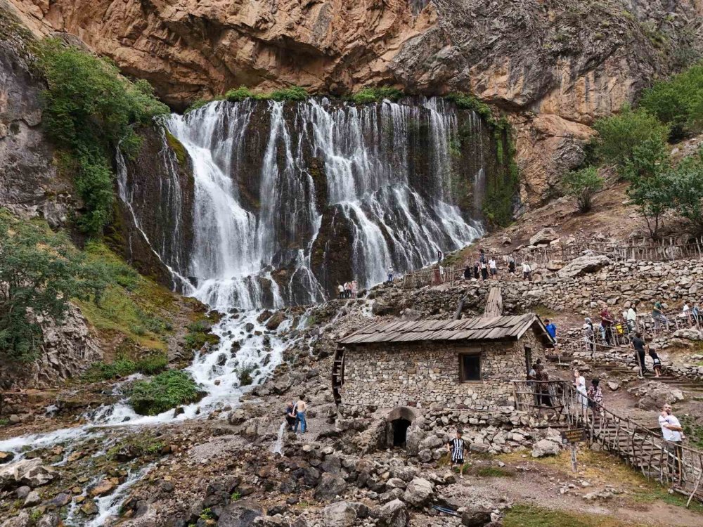 Kapuzbaşı Şelalesi havadan görüntülendi