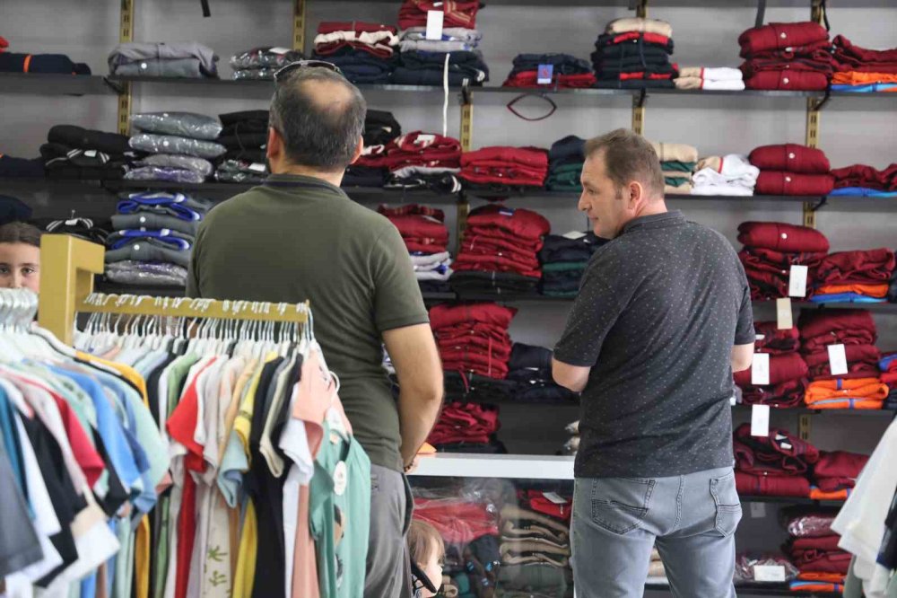 Okul Alışverişi Başladı: Veliler Kalite ve Bütçeyi Dengelemeye Çalışıyor