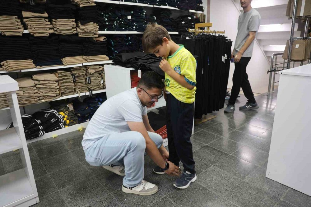 Okul Alışverişi Başladı: Veliler Kalite ve Bütçeyi Dengelemeye Çalışıyor