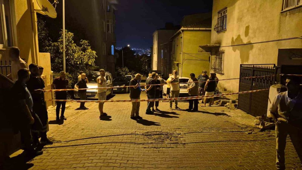 Önce duvardan ses geldi, sonra komşular bağırdı: 2 bina boşaltıldı