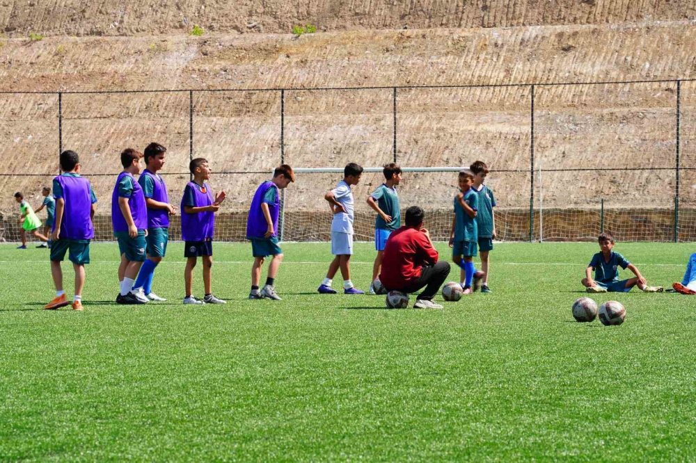 Türkiye’nin ilk futbol gelişim merkezi hizmete başladı