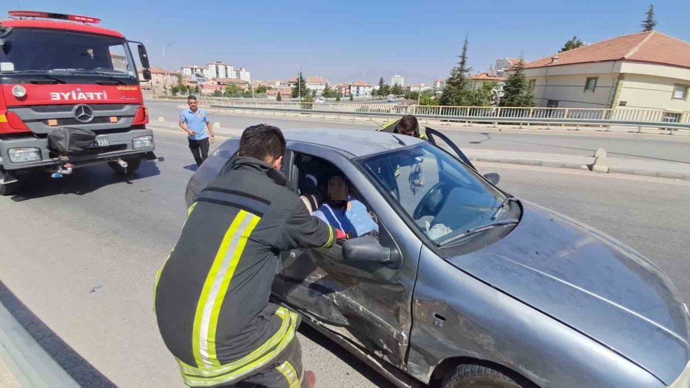 Kaza Sonrası İtfaiye Yaşlı Kadını Böyle Kurtardı