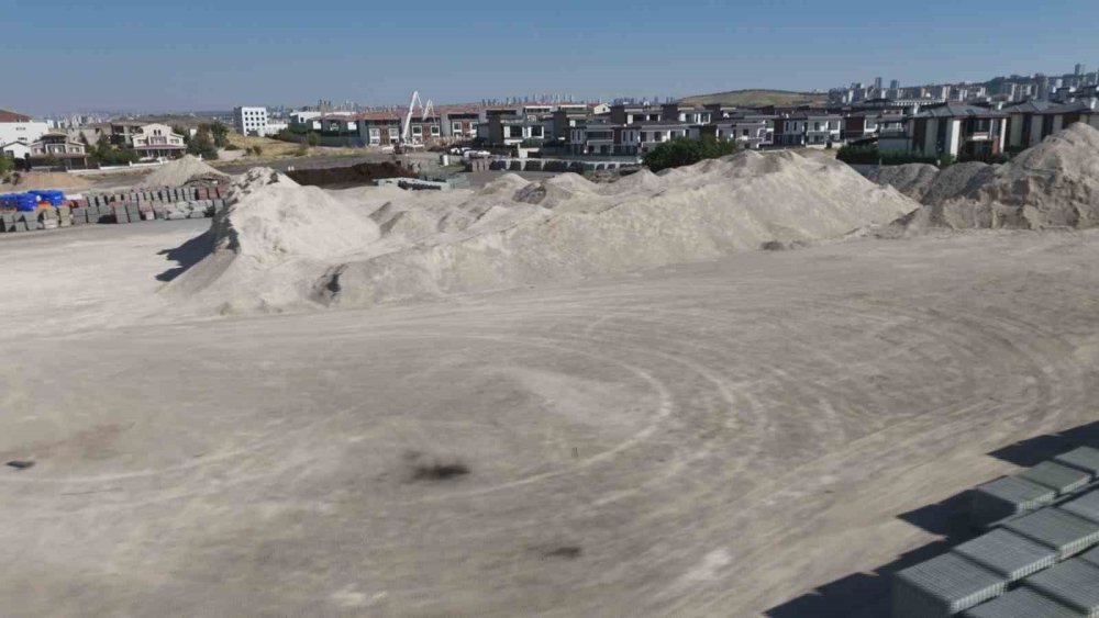 Etimesgut'ta yine olay! Lüks konutların arasına hafriyat deposu kuruldu