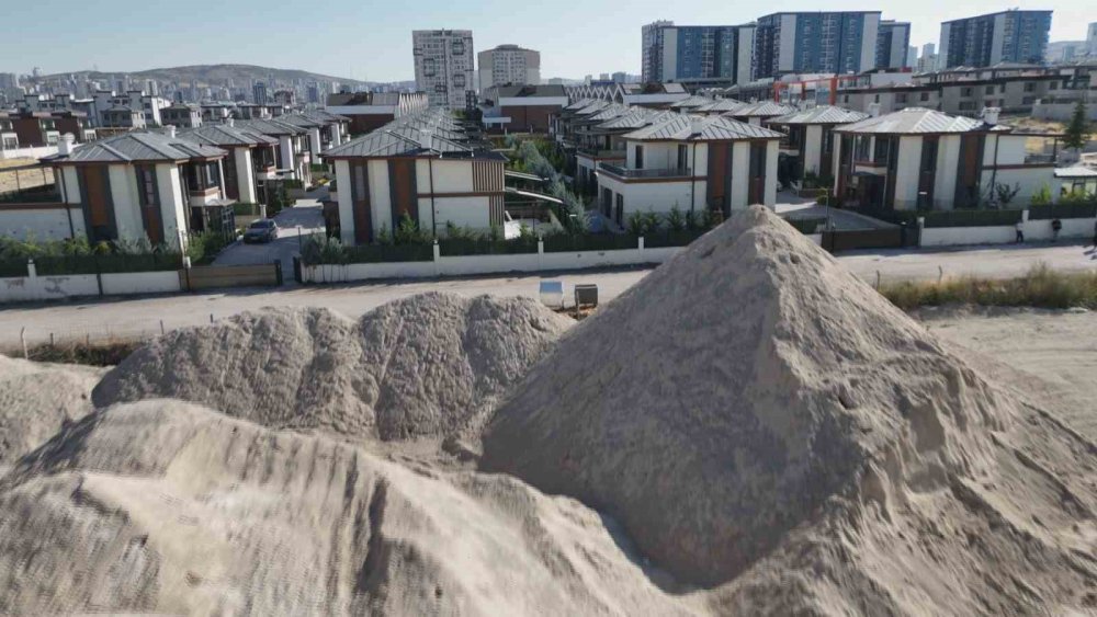 Etimesgut'ta yine olay! Lüks konutların arasına hafriyat deposu kuruldu