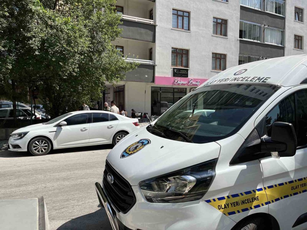 Konya’da apartman çöpünde top mermisi bulundu