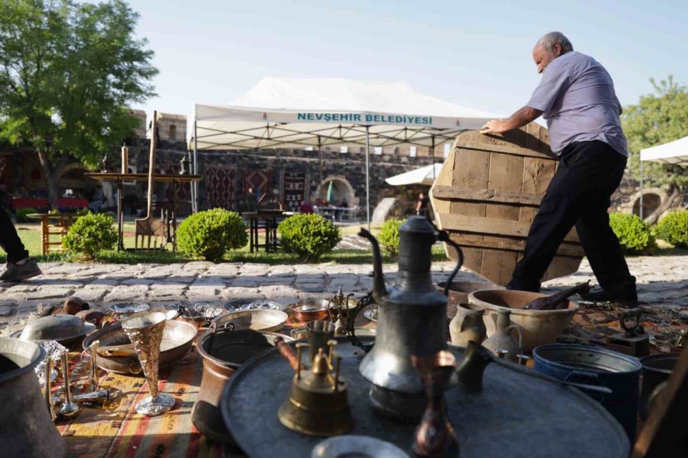 Nevşehir Antika Pazarı Tarihi Kale’de Kapılarını Açtı