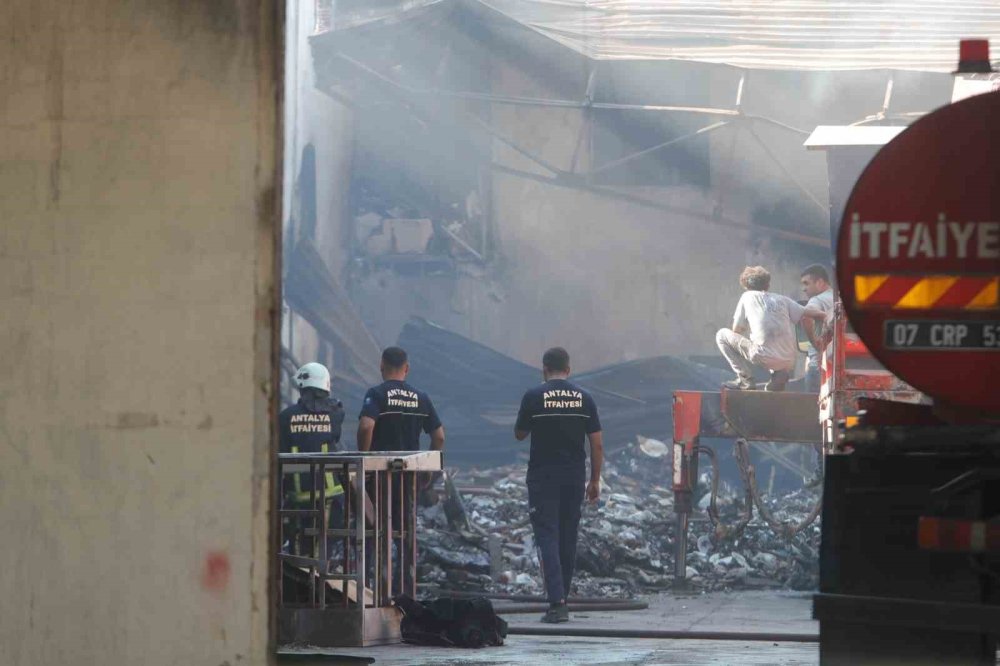 15 gün arayla aynı depoda ikinci yangın