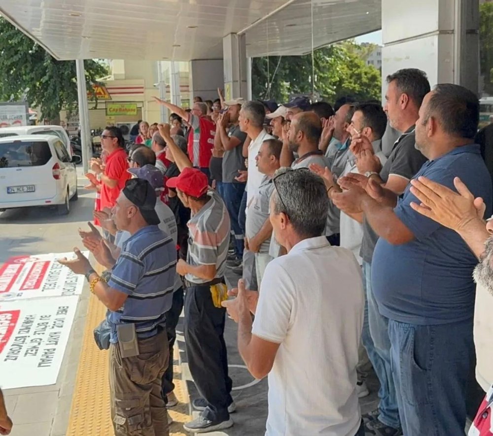 Belediyede sular durulmuyor: İşçi de memur da grevde