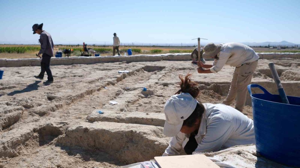Höyükte sokak izleri: Çatalhöyük’ten 800 yıl daha eski şehircilik örneği