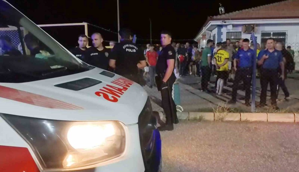 Kırmızı kart gösterdi diye hakemi yumrukladı