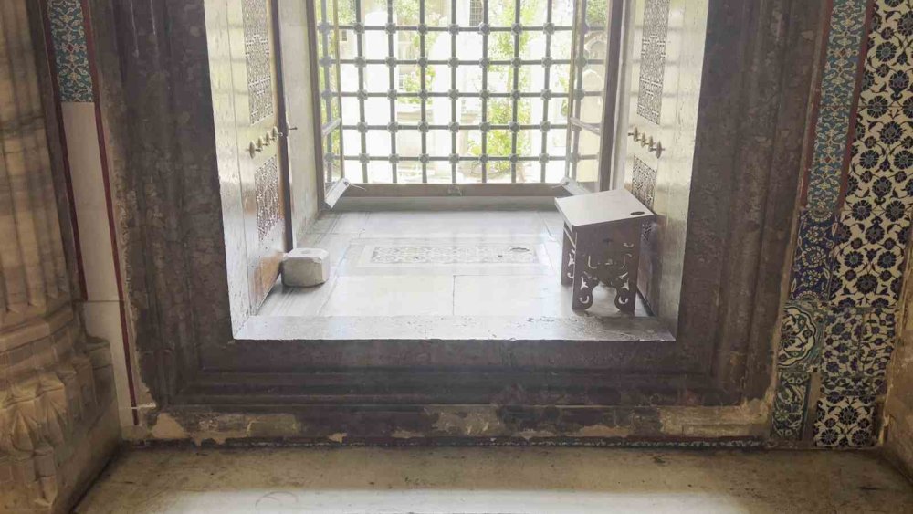 Süleymaniye Camii’nde hırsızlık iddiası: Tarihi mozaikler çalındı