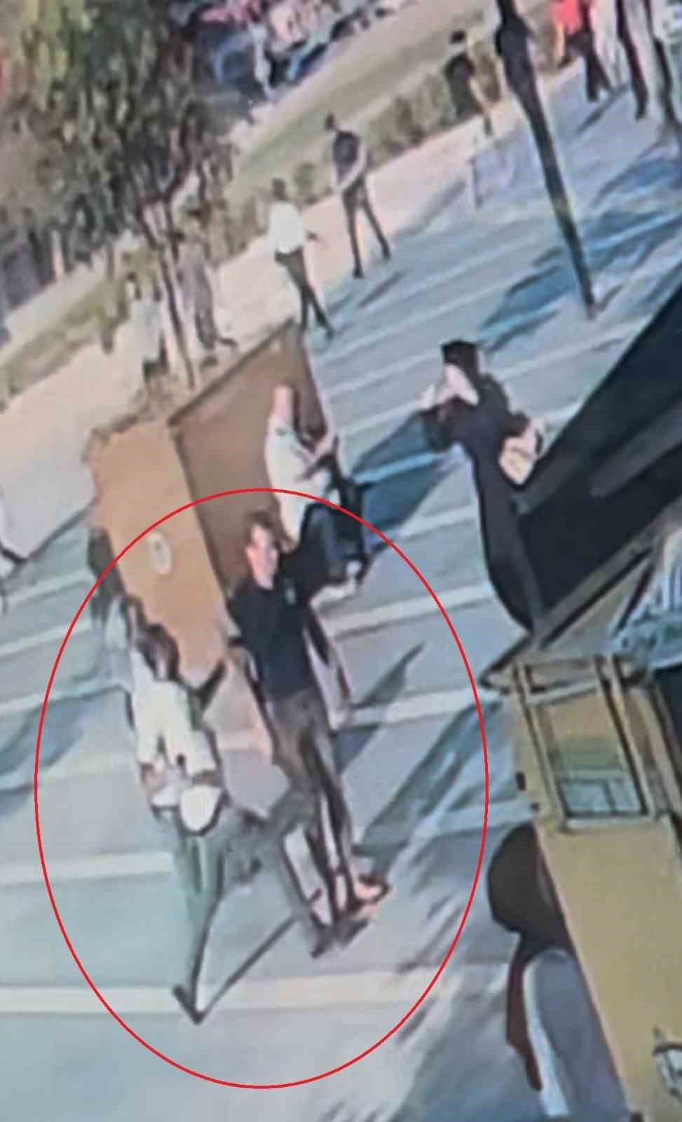 Bıçakla geldi tek yumrukta yere serdi