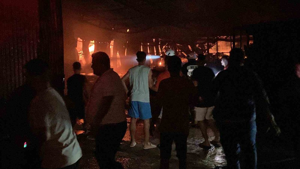 Herkes düğündeyken evleri alev alev yandı