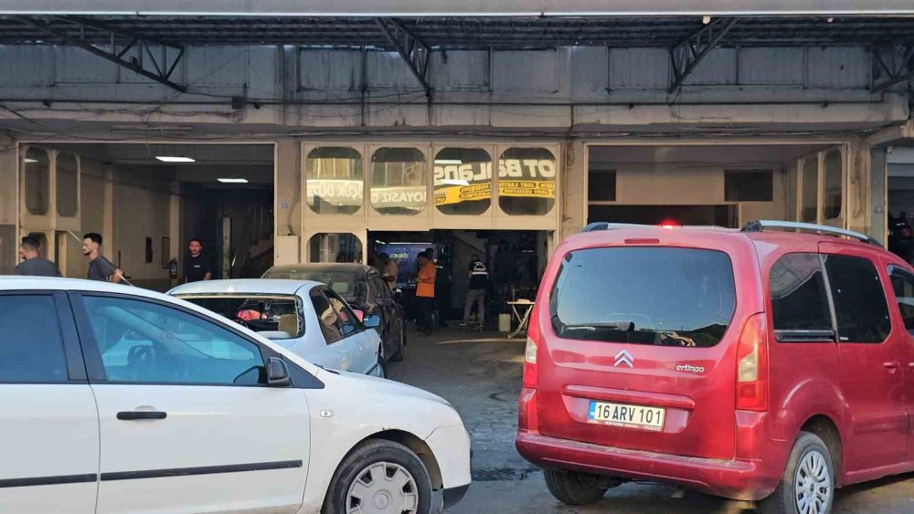 Kayseri'deki oto tamirhanesinde silah patladı çırak yaralı
