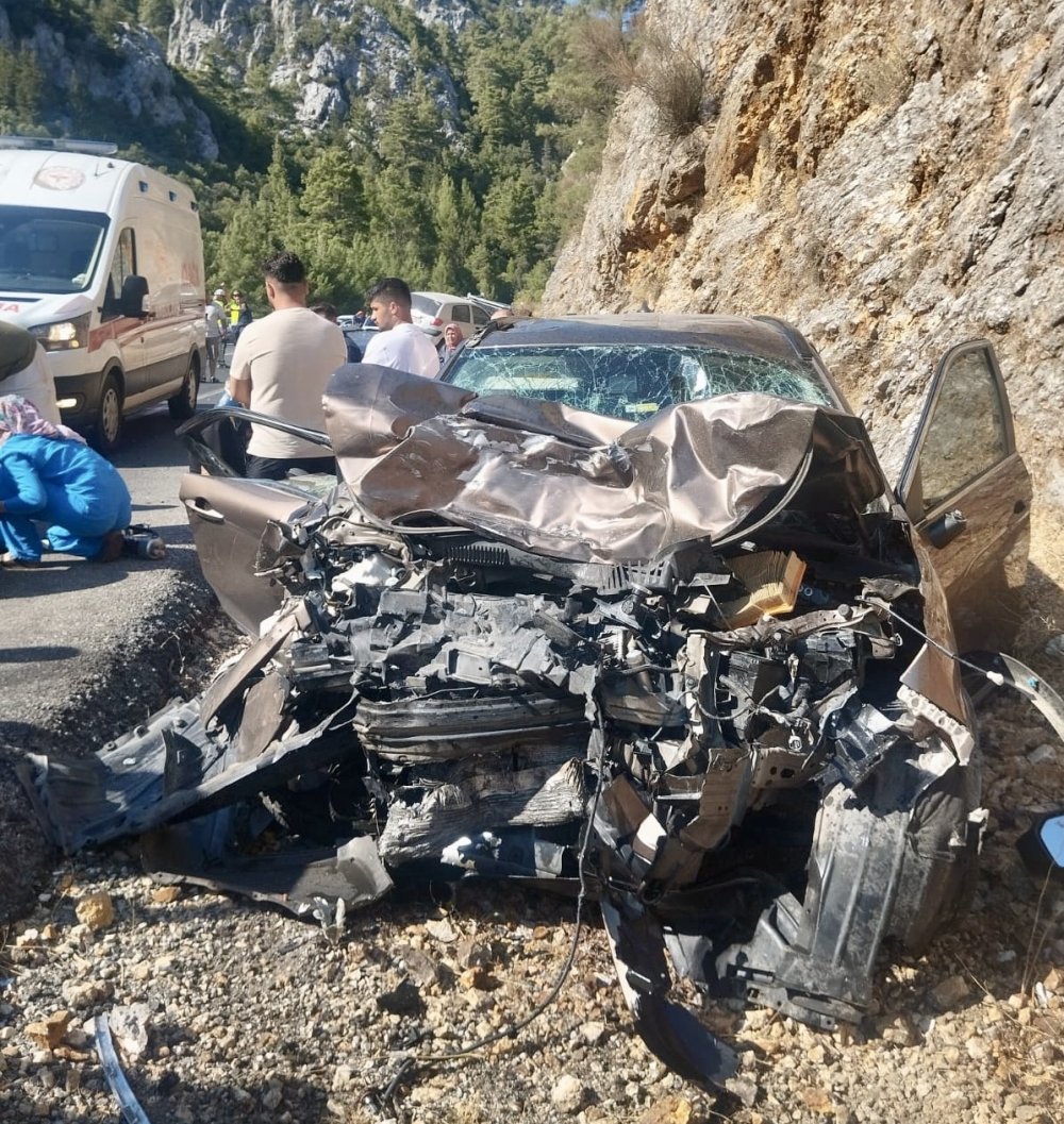 Kazayı görenin kafası karıştı! Kim Kime Çarptı?