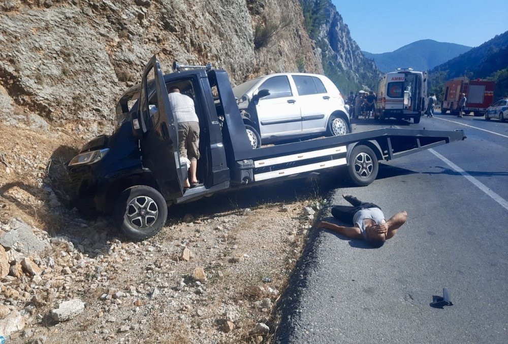 Kazayı görenin kafası karıştı! Kim Kime Çarptı?