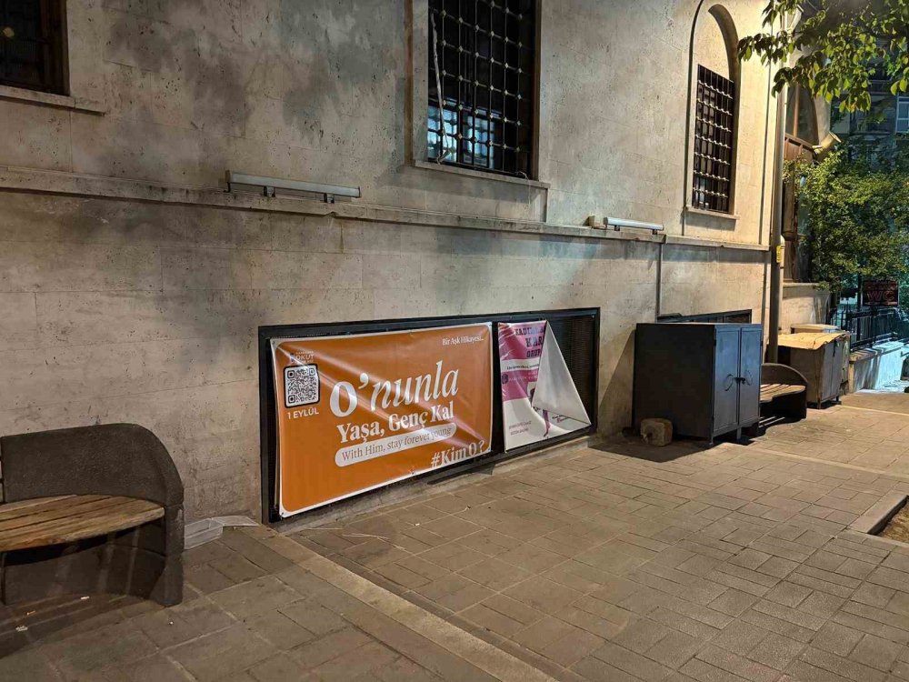 Kent sakinlerini meraklandıran pankart: Kim O?