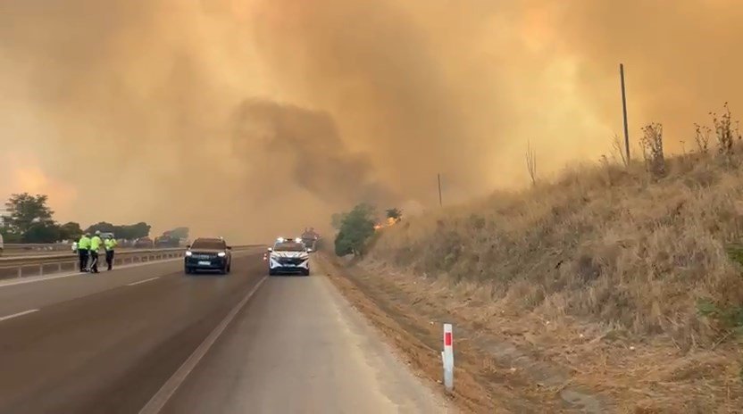 Yine ciğerimiz yanıyor: Yol kapandı, alevler büyüyor