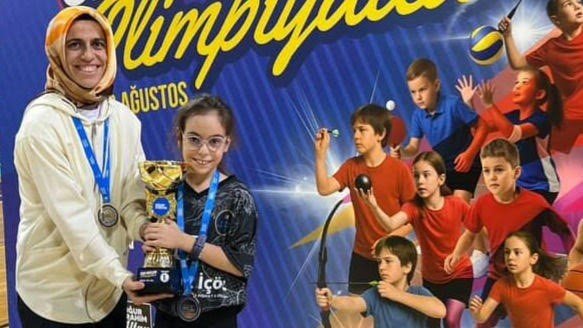 Bozkır Midi Voleybol takımı, kupayı ilçeye götürdü