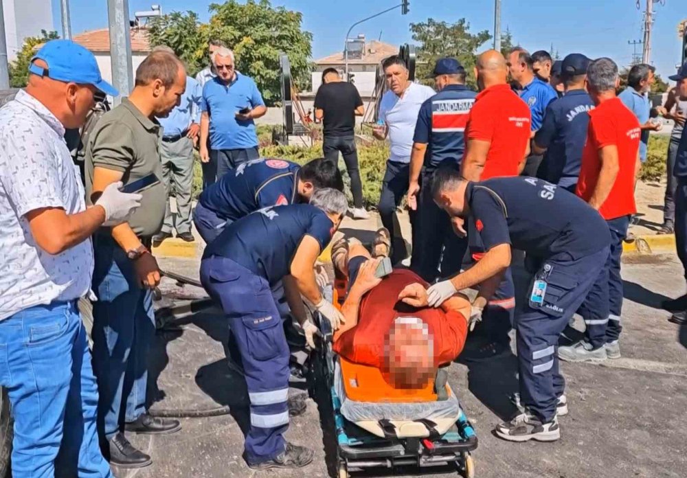 Konya yolunda tırla çarpışan karavanın kabini koptu: 3 yaralı