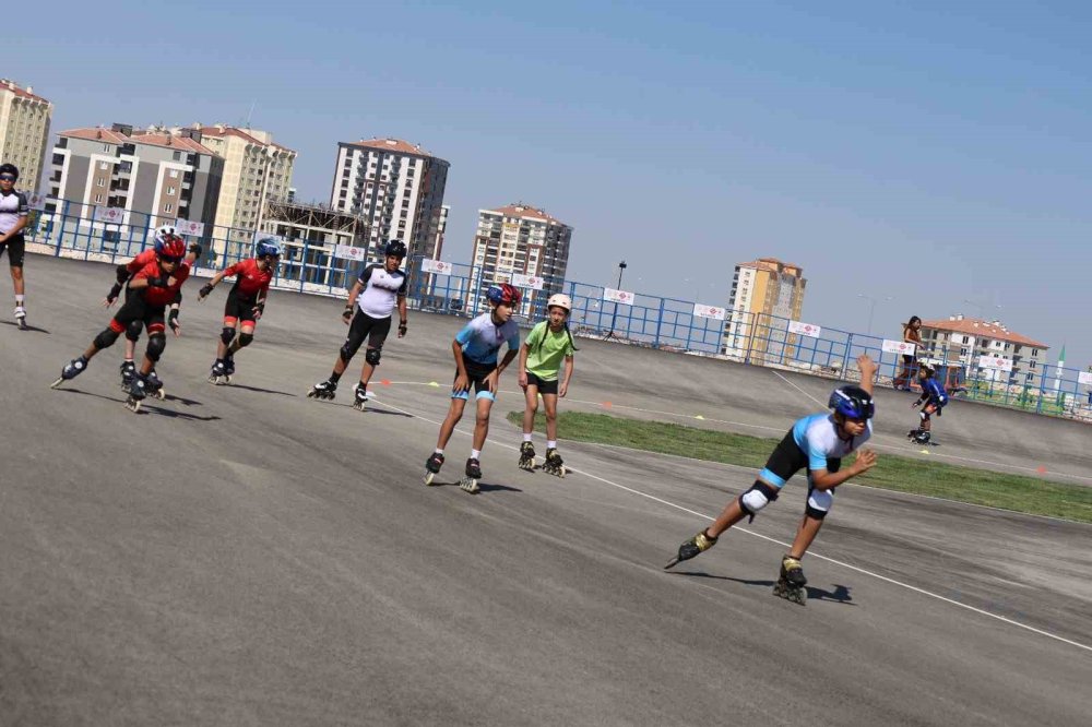‘Tekerlekli Paten Türkiye Şampiyonası’ başladı