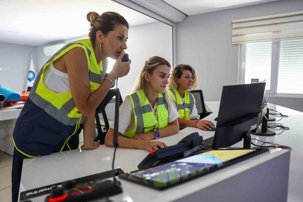 Antalya'ya Denizden Giren Kuralsızların Canı Yanıyor