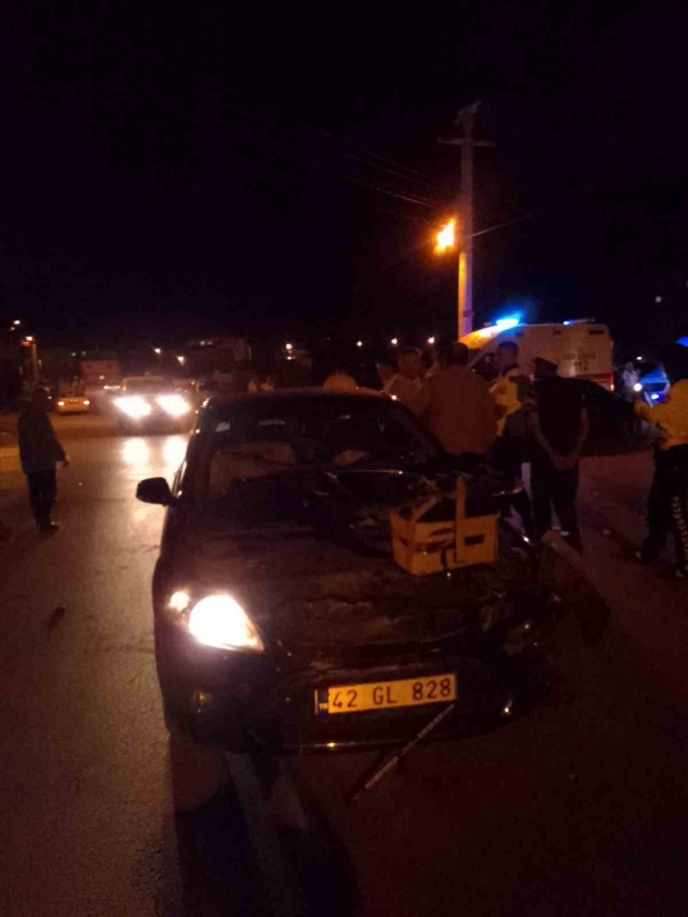 İki Araç Kavşakta Çarpıştı