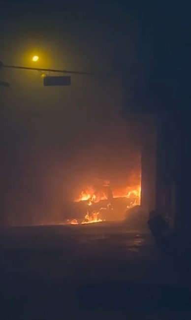 Kanserden Eşini Kaybetti Depremi Gördü 4 Evladının Ekmek Parasını Kazandığı Minibüs Yandı