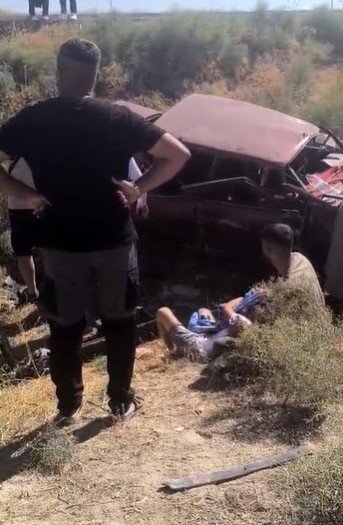 Karapınar’da otomobil yoldan çıktı