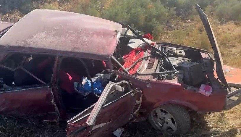 Karapınar’da otomobil yoldan çıktı