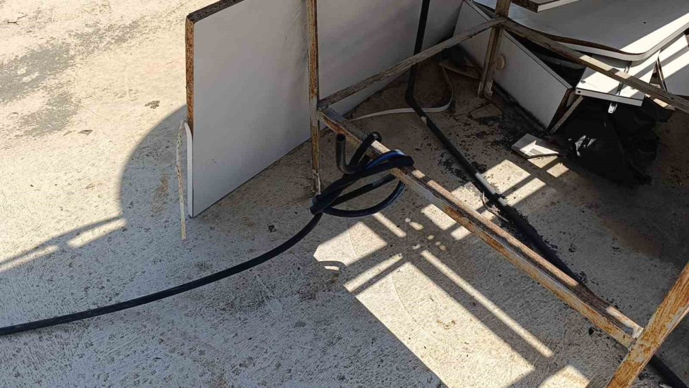 Çilingir çağırmak yerine çatıdan girmeye kalktı, düşerek yaşamını yitirdi