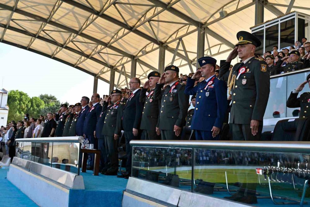 Kara Astsubay MYO'da Mezuniyet Coşkusu