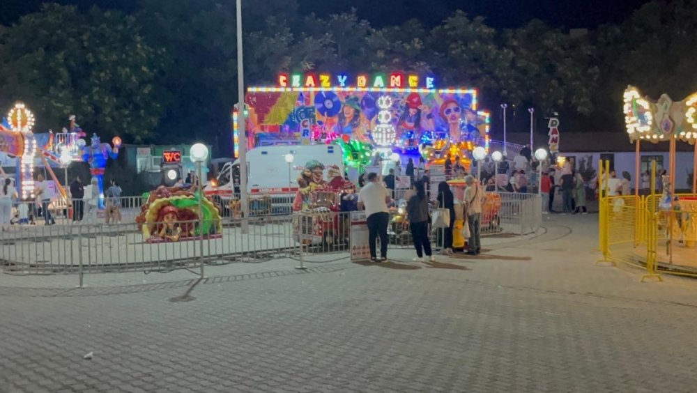 Lunaparkta bindiği oyuncakta fenalaştı, ambulansla hastaneye kaldırıldı