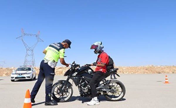 Çumra-Bozkır yolunda 15 sürücüye ceza kesildi