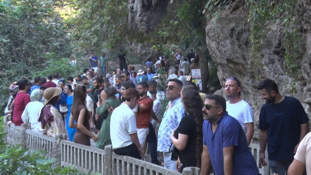 Düden Şelalesi 8 ayda 605 bin ziyaretçiyi ağırladı