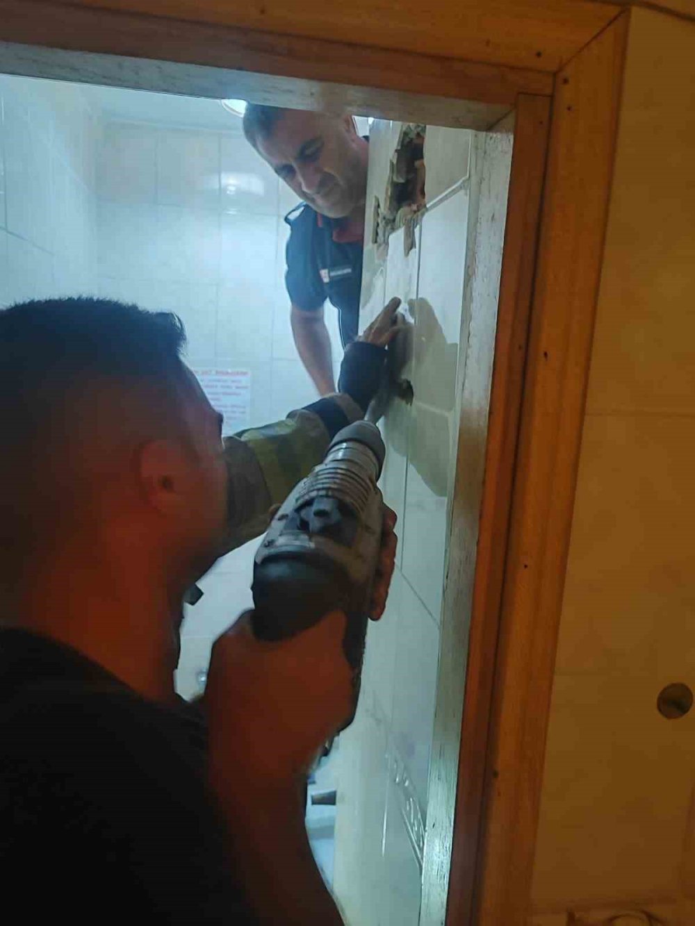 Telefonunu Almak İstedi Duvar Yıkıldı