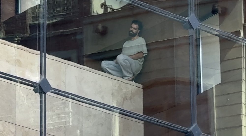 İranlı şahıs müzede canına kıymaya kalktı