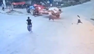 Babasının kullandığı traktör altında kalan minik Batu’ndan güzel haber