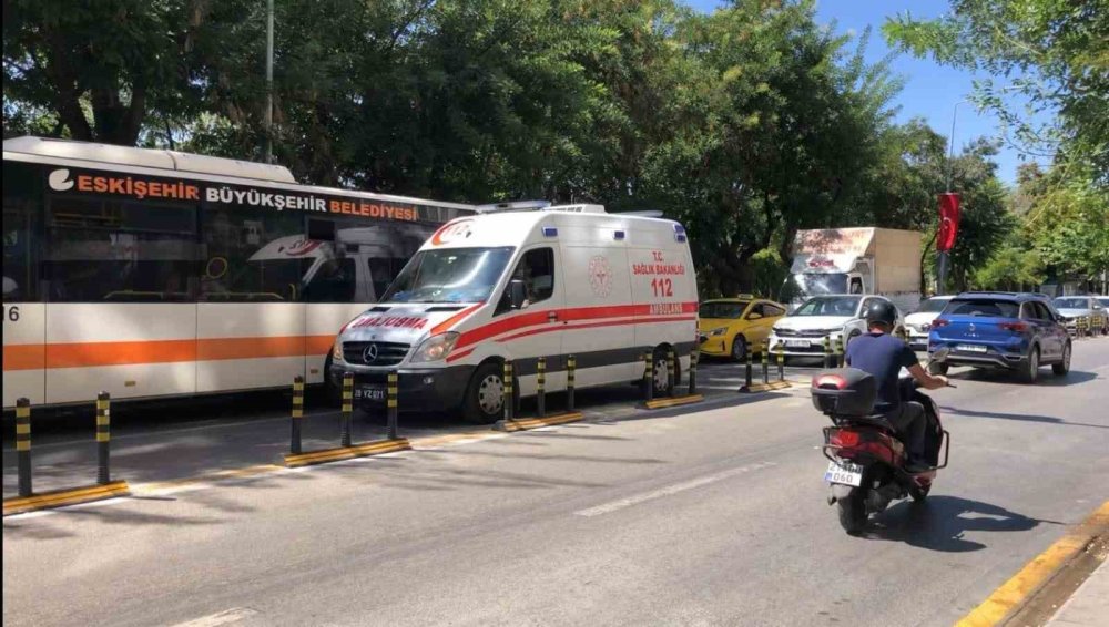 Dubalar Ambulansların Geçişini Engelliyor