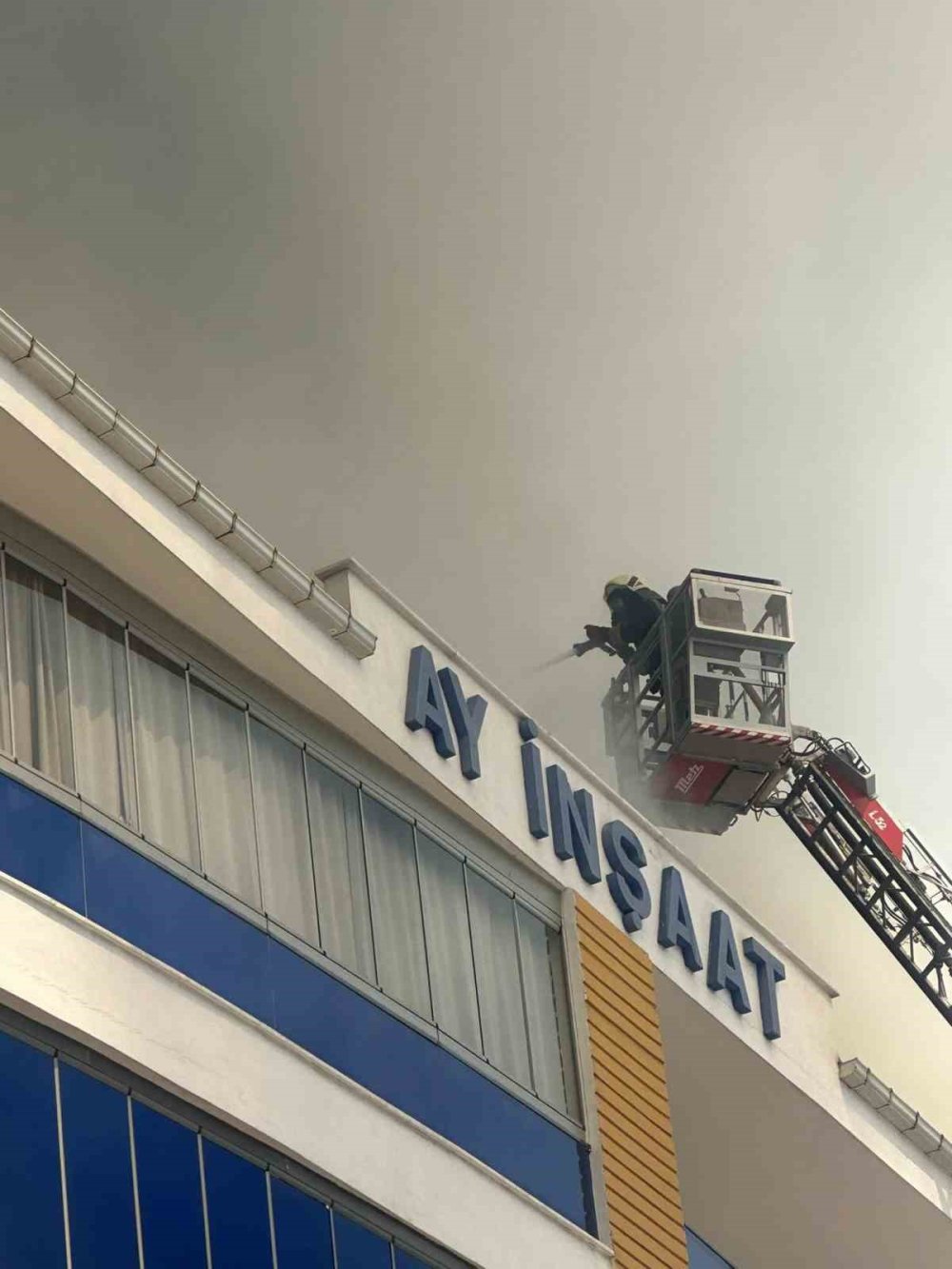 Konya’da 5 katlı apartmanda yangın paniği