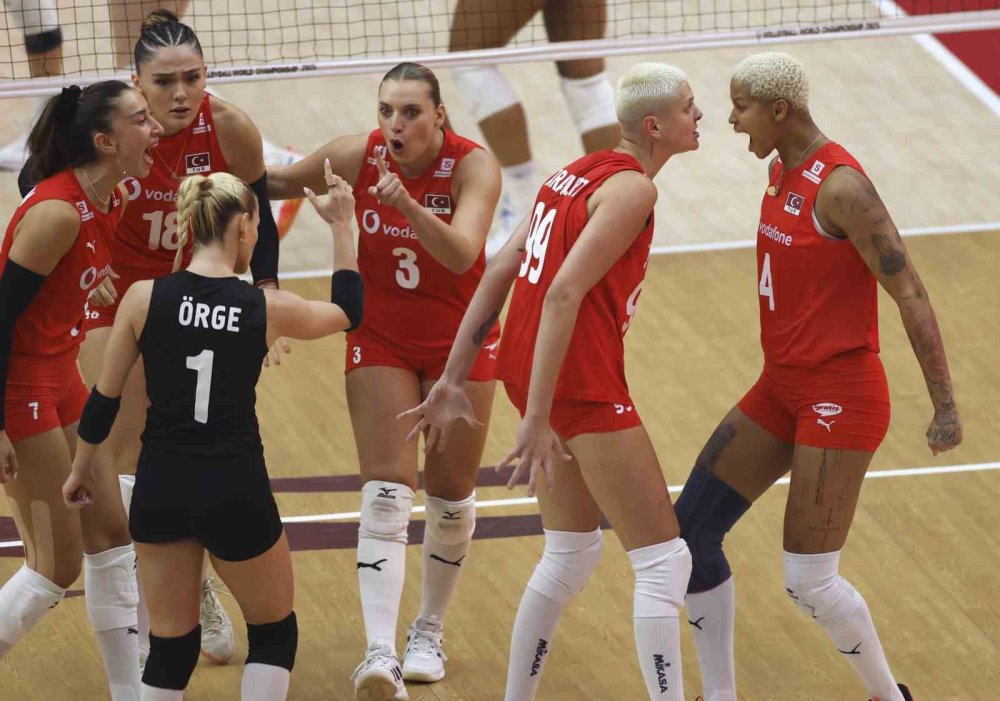 A Milli Kadın Voleybol Takımı final için sahada