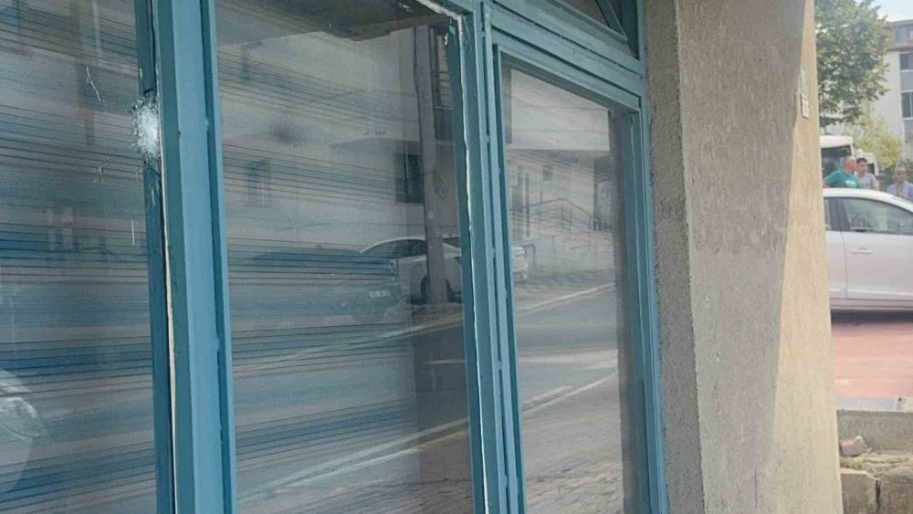 Elindekini atıp kaçtı: Mahalleyi ayağa kaldırdı